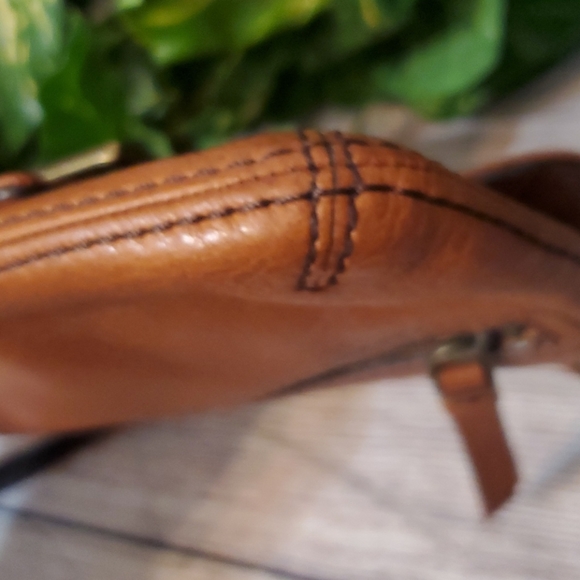 NWOT Banana Republic Leather Wristlet/Clutch - Picture 9 of 10